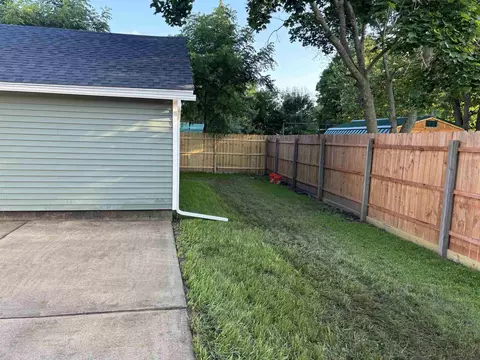 Exterior - 916 E King, Owosso, MI 48867 photo 3 of 4