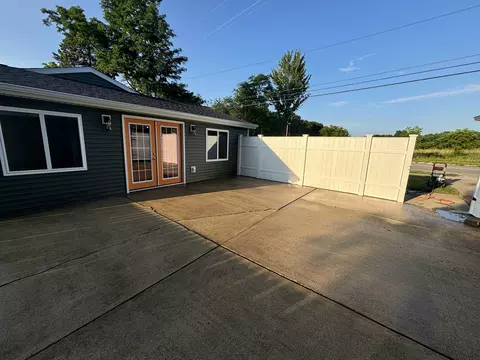 Exterior - 916 E King, Owosso, MI 48867 photo 2 of 4