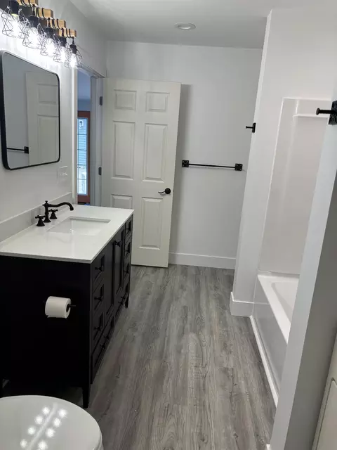 Bath - 916 E King, Owosso, MI 48867 photo 3 of 3