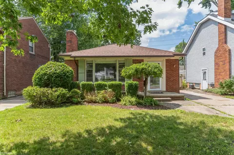 1749 Brys, Grosse Pointe Woods, MI 48236