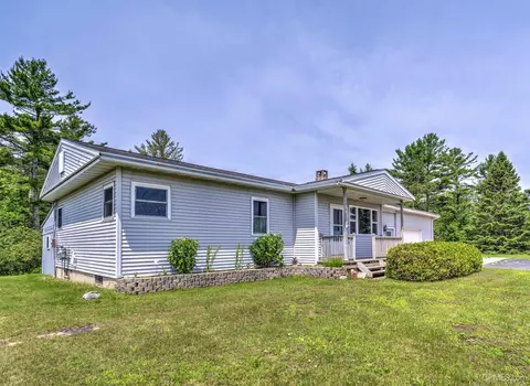 1124 W Lakeshore, Manistique, MI 49854