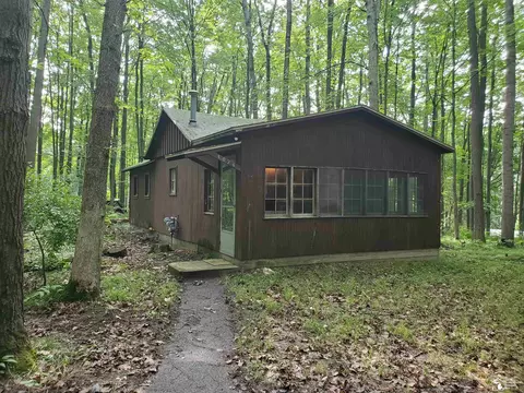 1024 Burrington, Harrison, MI 48625