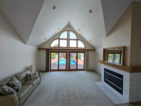 Living - 2750 S Fraser, Kawkawlin, MI 48631 photo 2 of 6