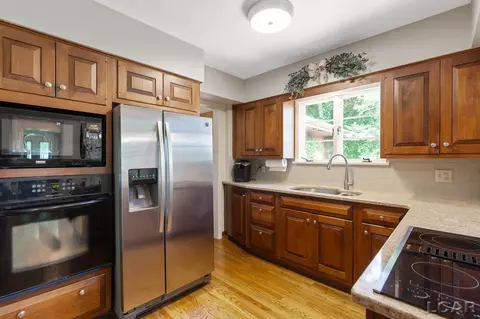 426 E Westwood, Adrian, MI 49221 photo 2