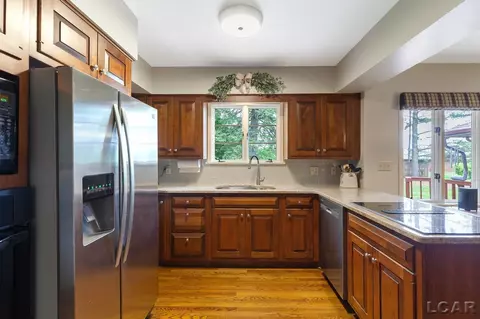 426 E Westwood, Adrian, MI 49221 photo 3