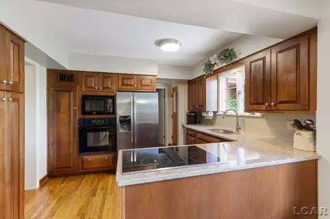 426 E Westwood, Adrian, MI 49221 photo 4