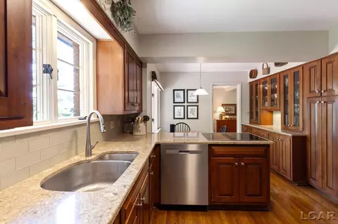 426 E Westwood, Adrian, MI 49221 photo 5
