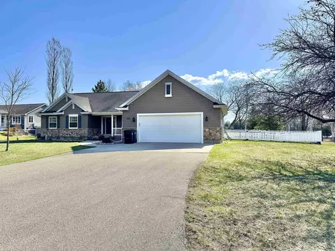 8170 N 3, Gladstone, MI 49837
