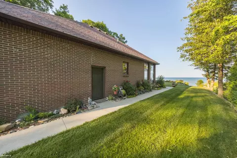Exterior - 5226 Lakeshore, Deckerville, MI 48427 photo 7 of 22