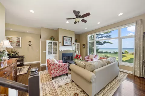 Living - 5226 Lakeshore, Deckerville, MI 48427 photo 2 of 9