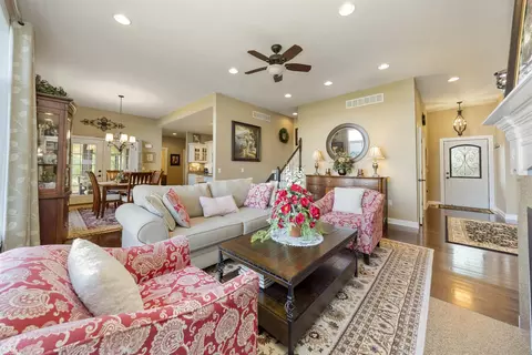 Living - 5226 Lakeshore, Deckerville, MI 48427 photo 4 of 9