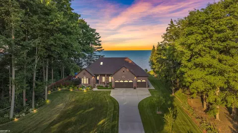 5226 Lakeshore, Deckerville, MI 48427