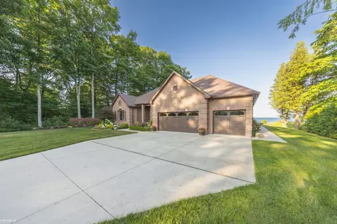 Exterior - 5226 Lakeshore, Deckerville, MI 48427 photo 4 of 22