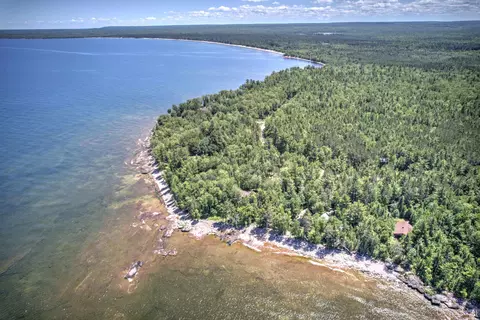 348 Shot Pt, Marquette, MI 49855