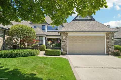 1564 Edison Shrs #28, Port Huron, MI 48060