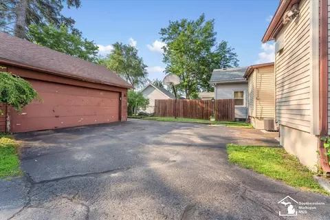 513 Borgess, Monroe, MI 48162 photo 3