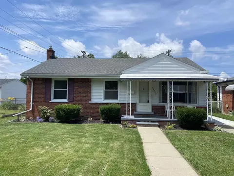 28027 Hollywood, Roseville, MI 48066