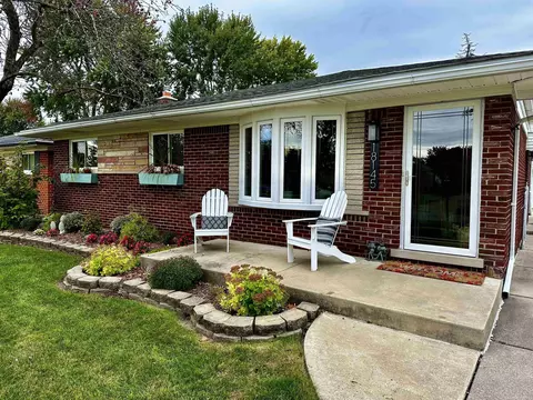 18145 Kenna Dr, Clinton Township, MI 48035