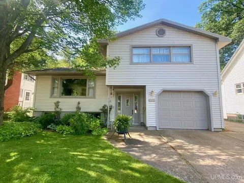 727 W Magnetic, Marquette, MI 49855