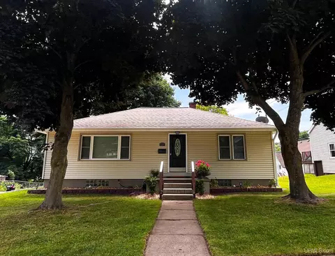 227 Jackson, Marquette, MI 49855