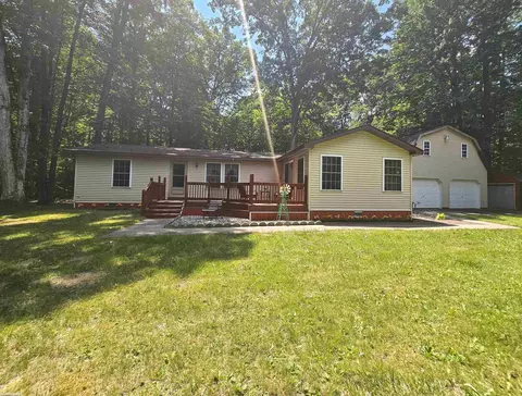 2545 Huckleberry, Sanford, MI 48657