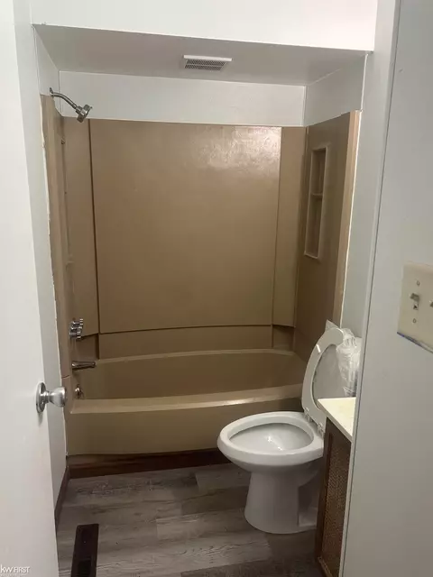 Bath - 4412 Cheyenne, Flint, MI 48507 photo 1 of 1