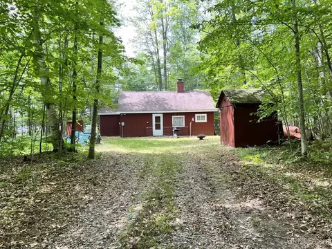 10661 W Government, Manistique, MI 49854