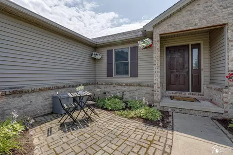 Exterior - 2187 Willow Bnd, Temperance, MI 48182 photo 3 of 6