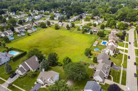View/Area - 2187 Willow Bnd, Temperance, MI 48182 photo 2 of 3