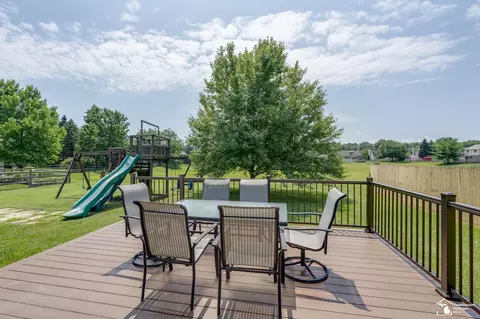 Exterior - 2187 Willow Bnd, Temperance, MI 48182 photo 2 of 6