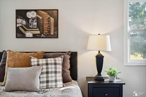 Bedroom - 2187 Willow Bnd, Temperance, MI 48182 photo 2 of 6