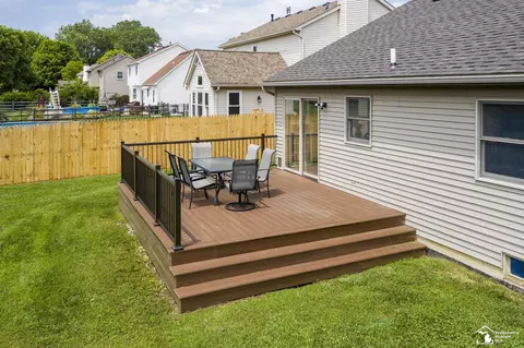 Exterior - 2187 Willow Bnd, Temperance, MI 48182 photo 4 of 6