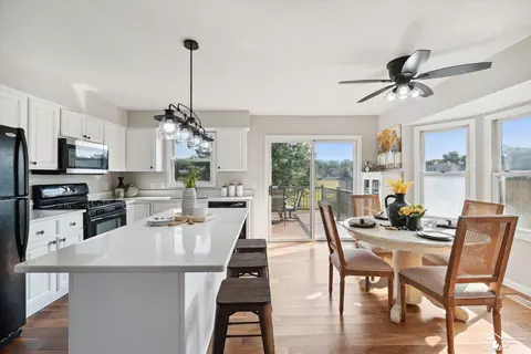 Kitchen - 2187 Willow Bnd, Temperance, MI 48182 photo 4 of 4