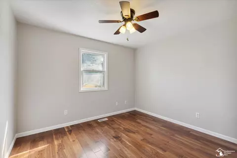 Bedroom - 2187 Willow Bnd, Temperance, MI 48182 photo 4 of 6