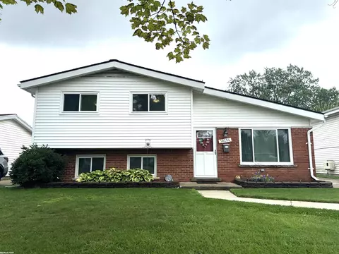 30254 Bluehill, Roseville, MI 48066