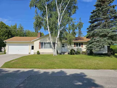 303 Potter, Manistique, MI 49854