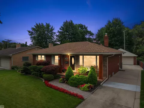 21012 Thiele, Saint Clair Shores, MI 48081