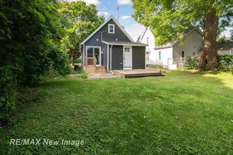 Exterior - 304 E Genesee, Durand, MI 48429 photo 4 of 6