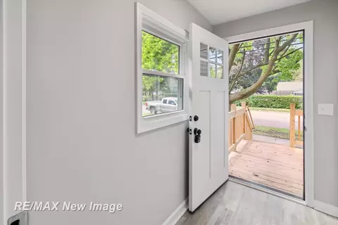 Entry Way - 304 E Genesee, Durand, MI 48429 photo 1 of 5