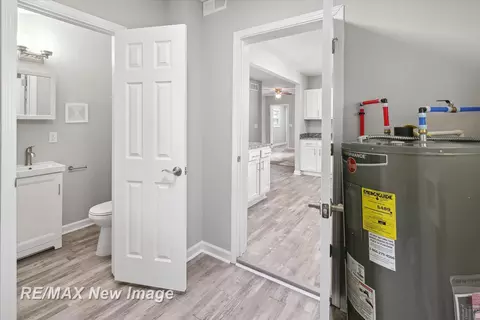 Entry Way - 304 E Genesee, Durand, MI 48429 photo 5 of 5