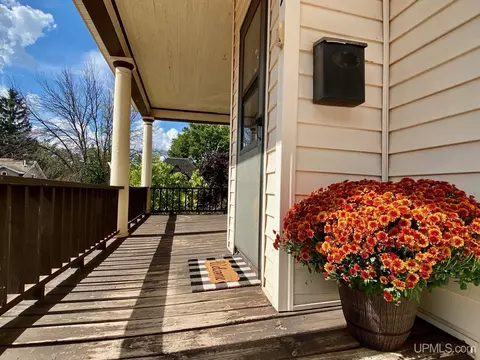 802 N N Pne, Ishpeming, MI 49841 photo 3