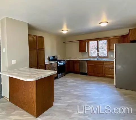 802 N N Pne, Ishpeming, MI 49841 photo 22