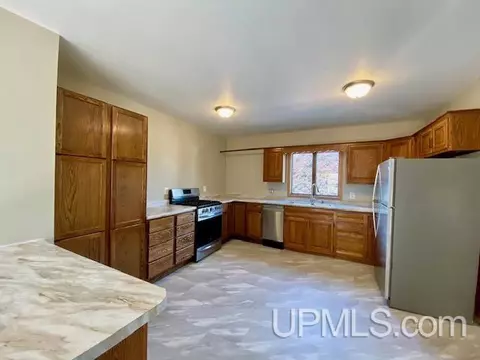 802 N N Pne, Ishpeming, MI 49841 photo 24