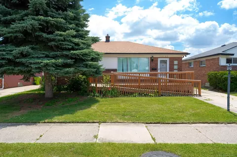 18180 Buckhannon, Roseville, MI 48066
