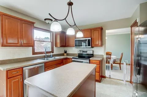 6940 Forest Run, Temperance, MI 48182 photo 12