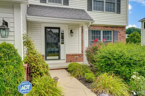 6940 Forest Run, Temperance, MI 48182 photo 3