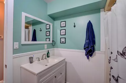 Bath - 7130 Lapeer, Davison, MI 48423 photo 7 of 8