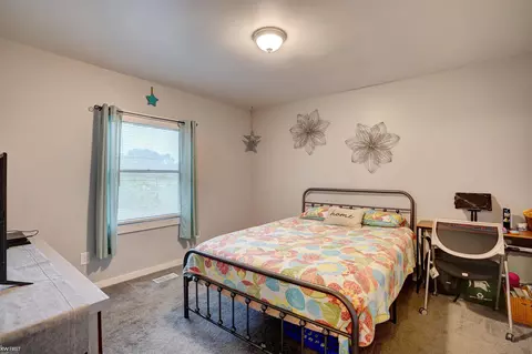 Bedroom - 7130 Lapeer, Davison, MI 48423 photo 7 of 8