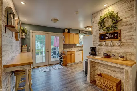 Entry Way - 7130 Lapeer, Davison, MI 48423 photo 1 of 5