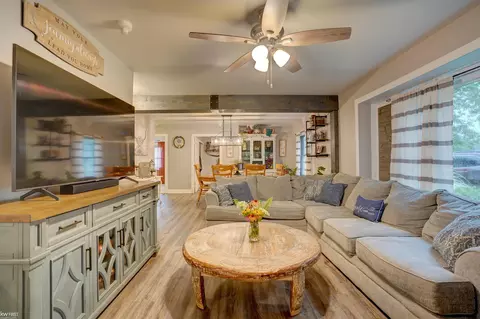 Living - 7130 Lapeer, Davison, MI 48423 photo 2 of 5